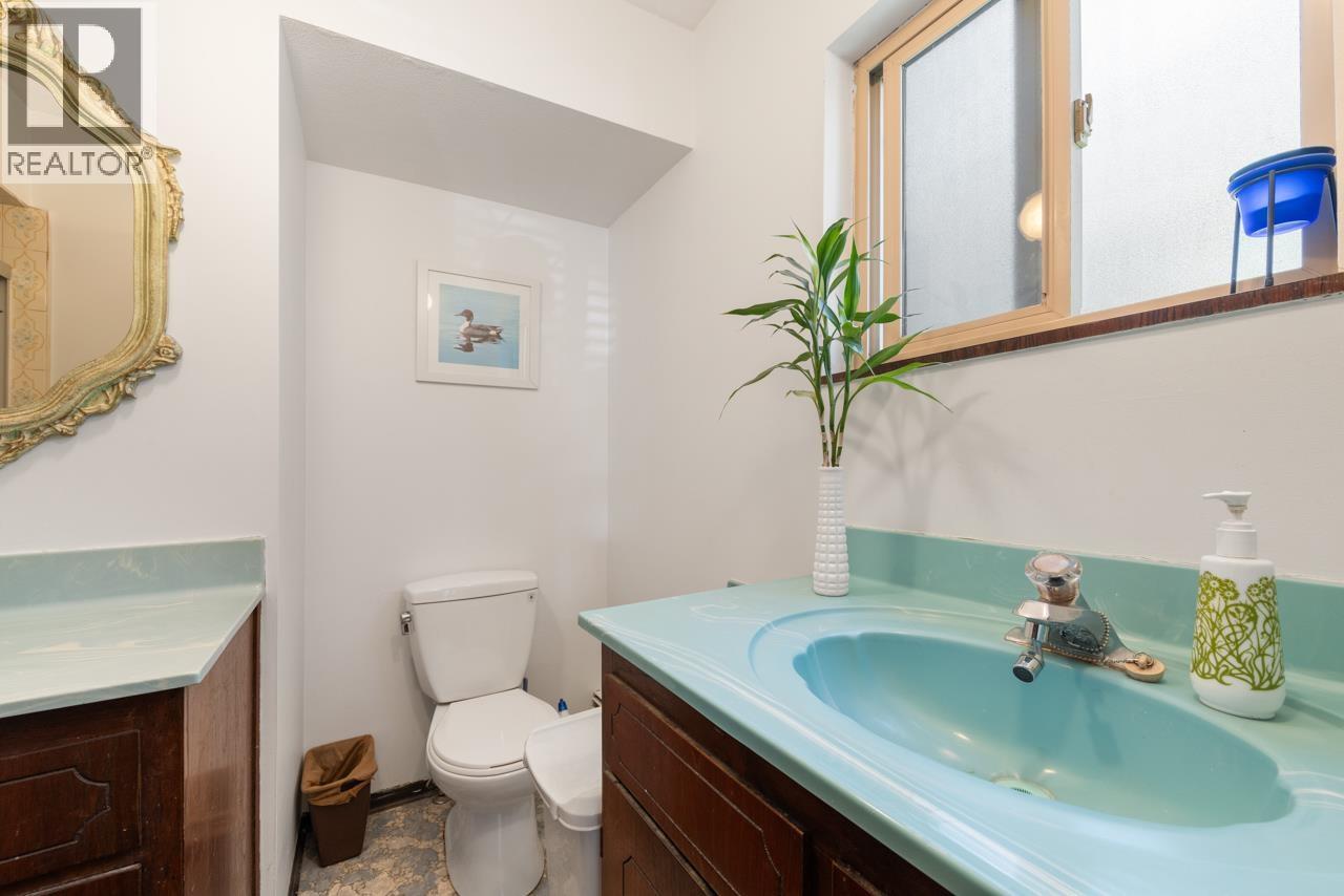 2472 E 12TH AVENUE, Vancouver