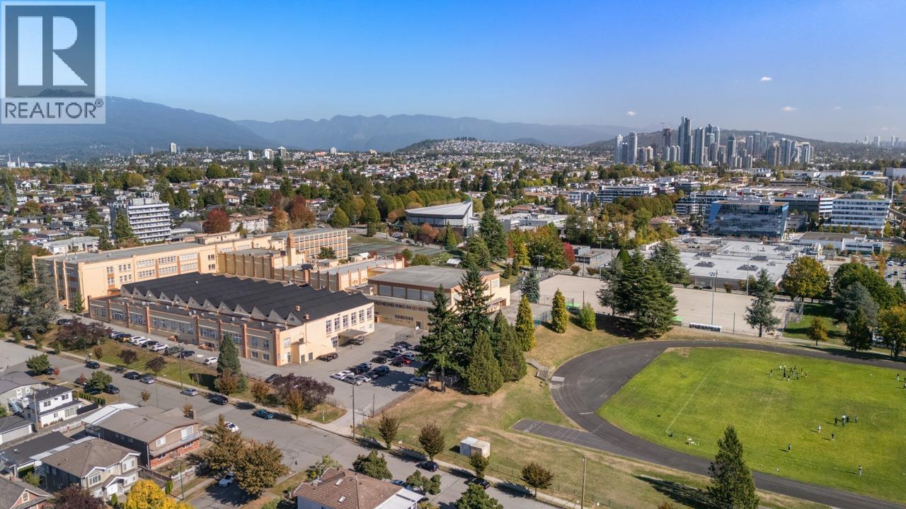 2472 E 12TH AVENUE, Vancouver