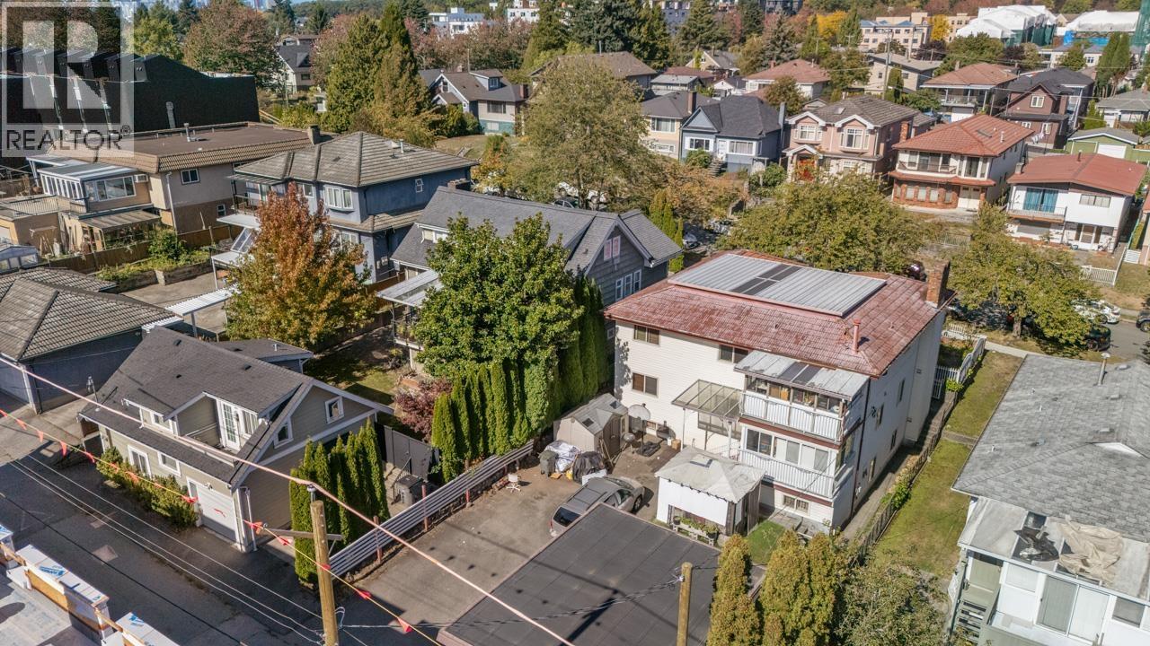 2472 E 12TH AVENUE, Vancouver