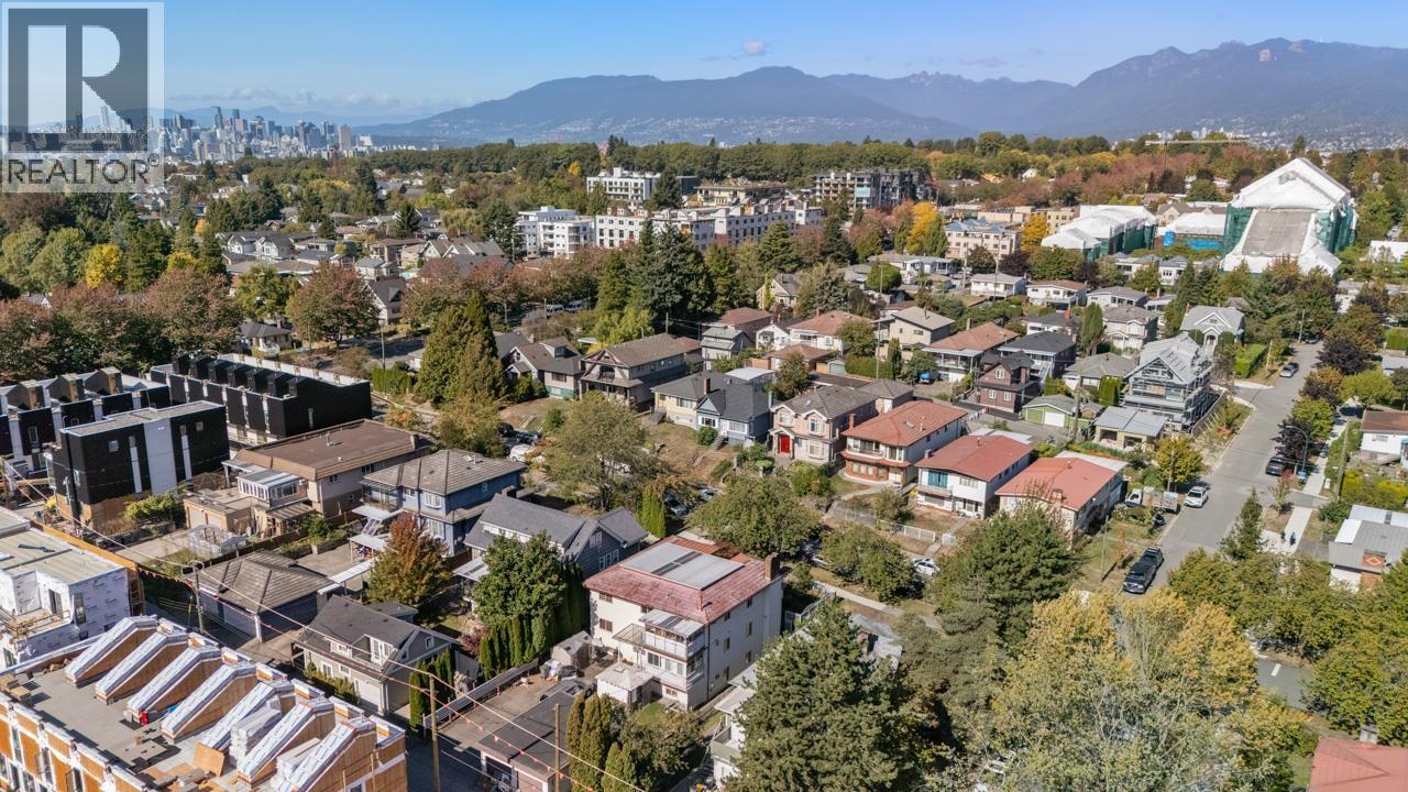 2472 E 12TH AVENUE, Vancouver