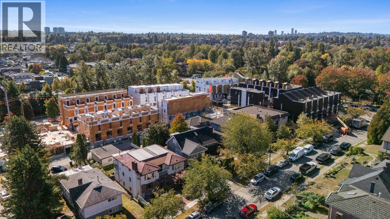 2472 E 12TH AVENUE, Vancouver