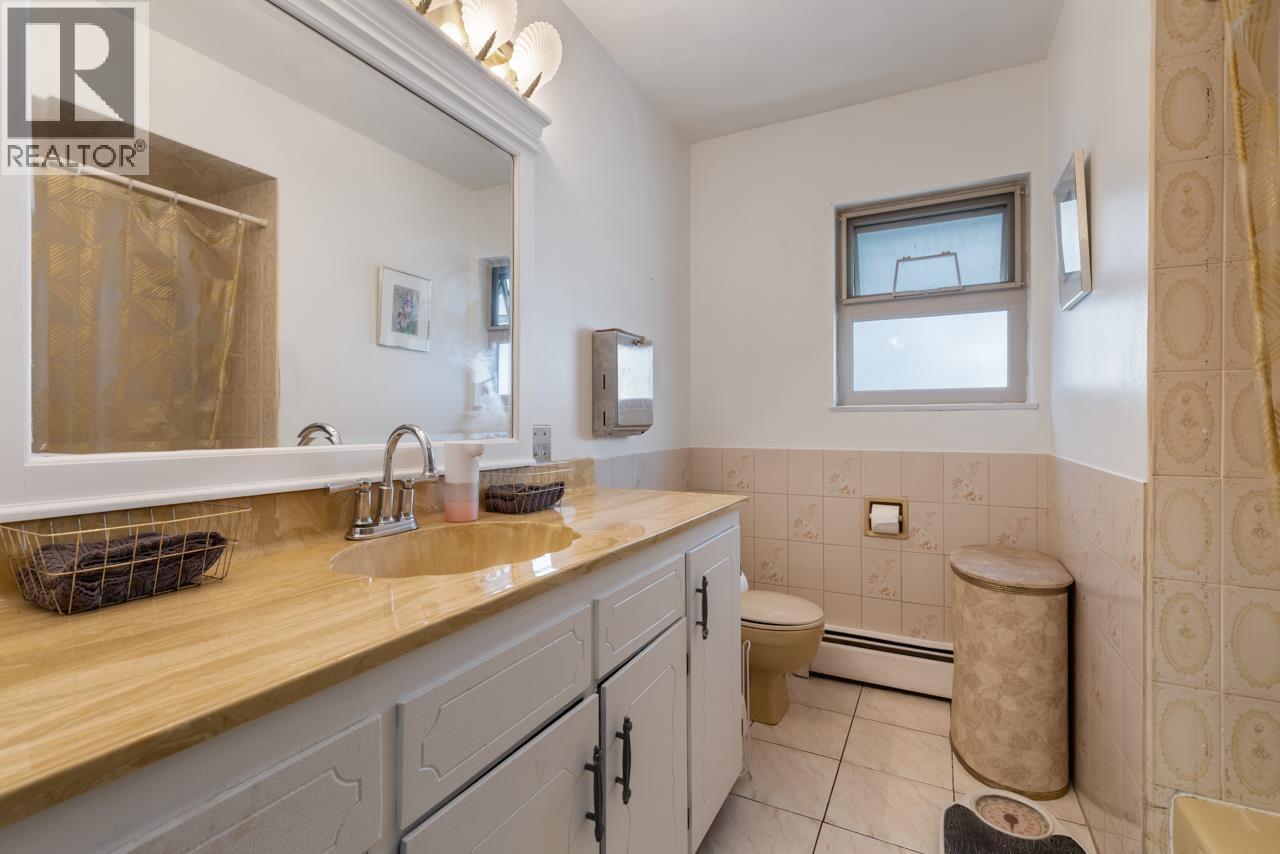 2472 E 12TH AVENUE, Vancouver