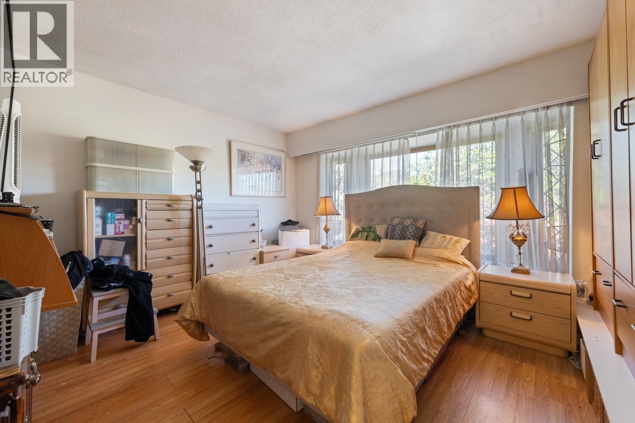 2472 E 12TH AVENUE, Vancouver
