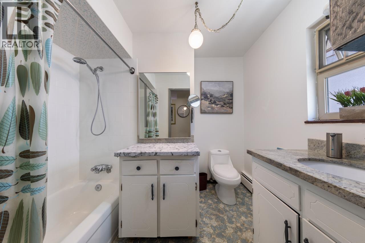 2472 E 12TH AVENUE, Vancouver