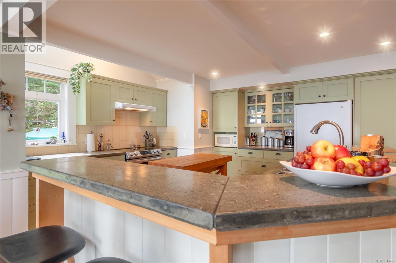  105 Island Park Drive, Galiano Island