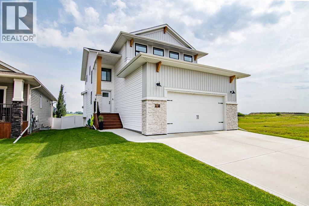 587 Robinson Avenue, Penhold