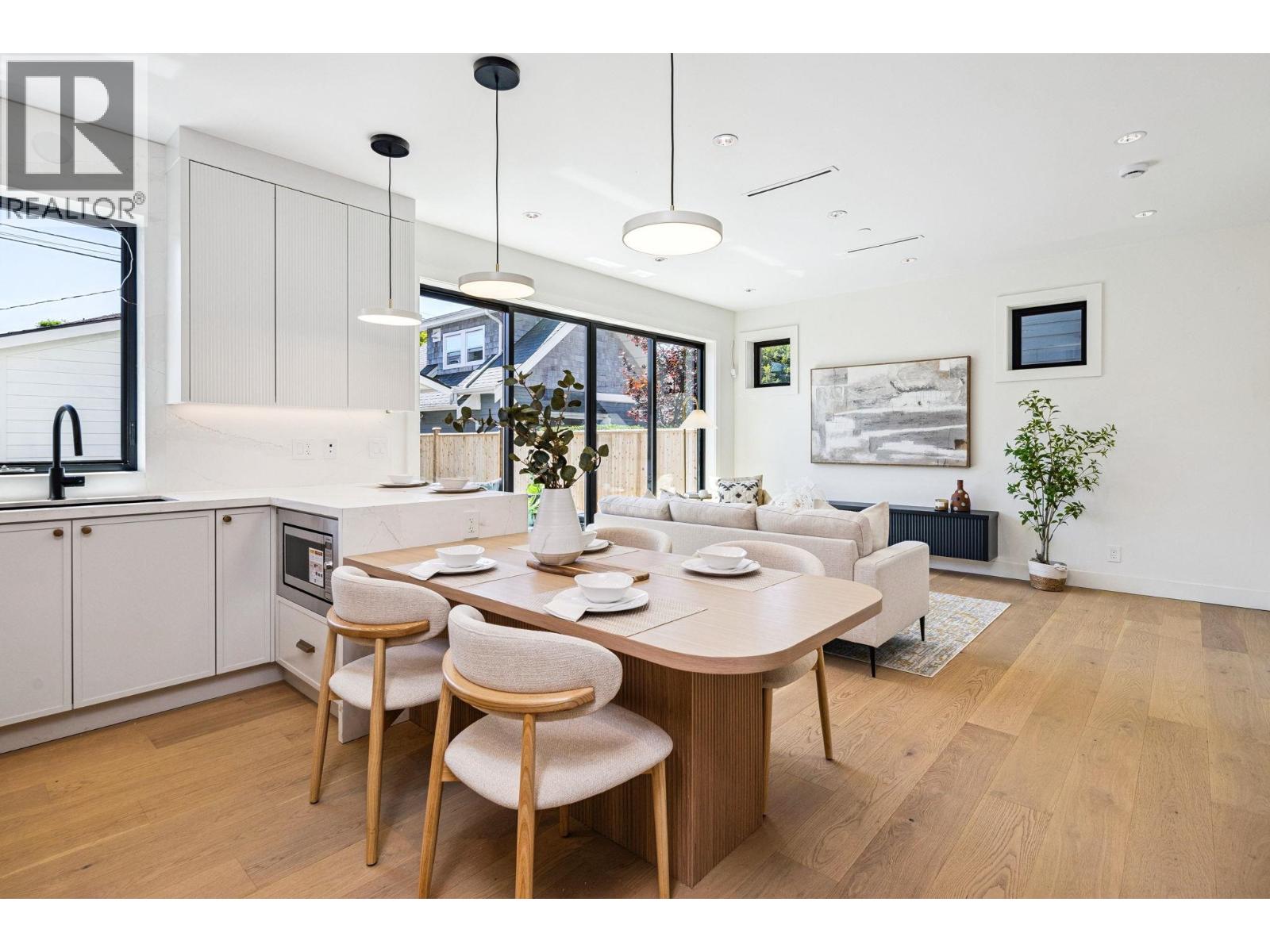 2 250 E 39TH AVENUE, Vancouver