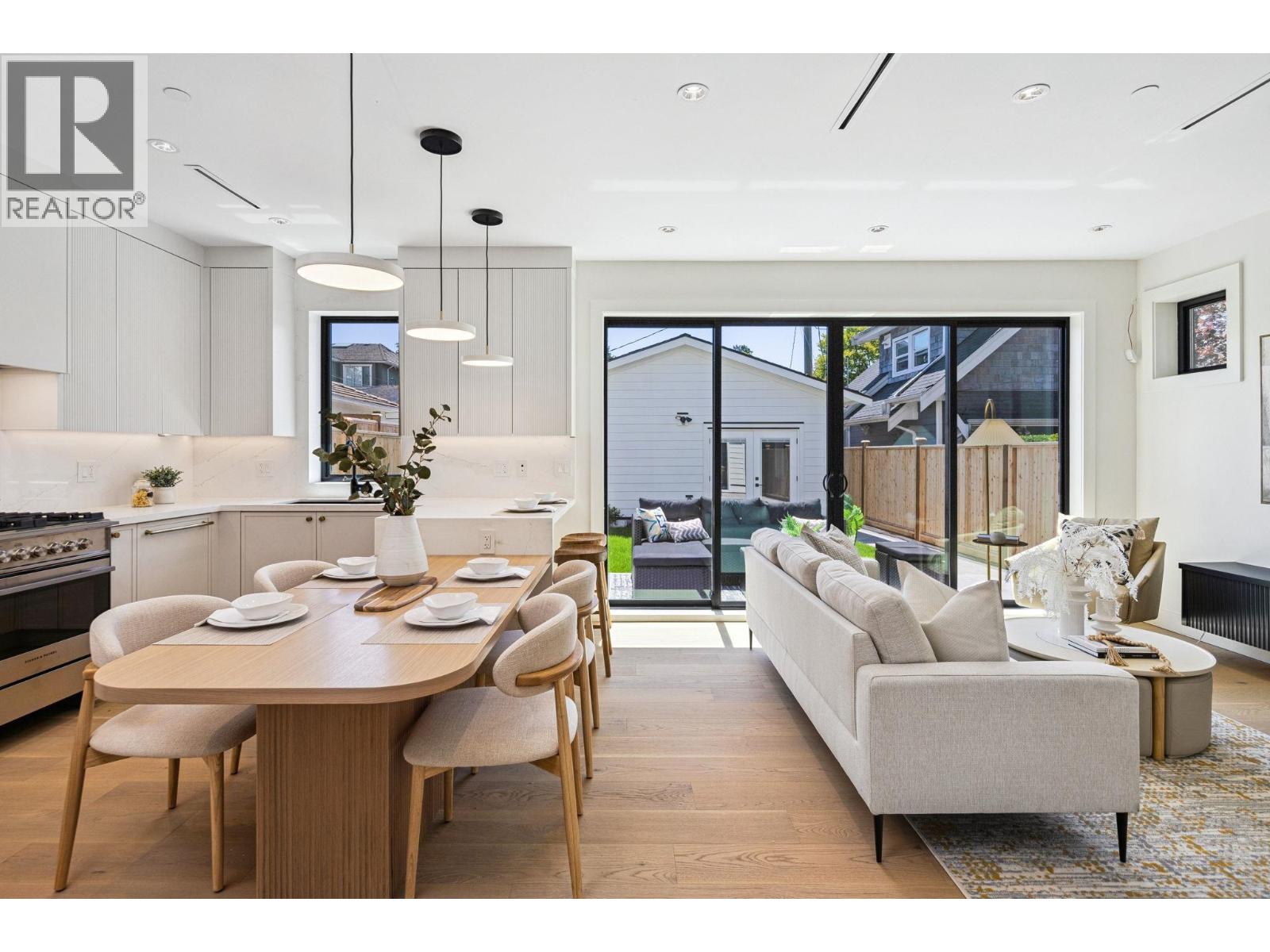 2 250 E 39TH AVENUE, Vancouver