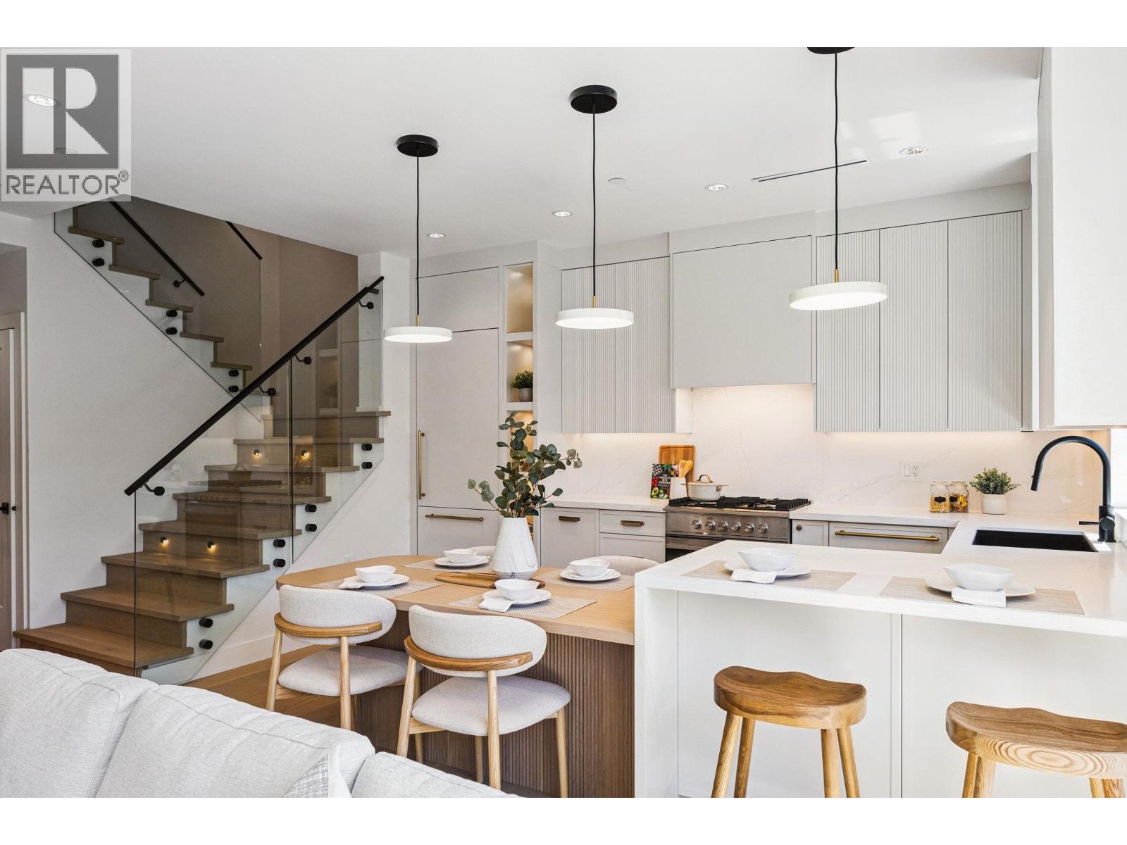 2 250 E 39TH AVENUE, Vancouver