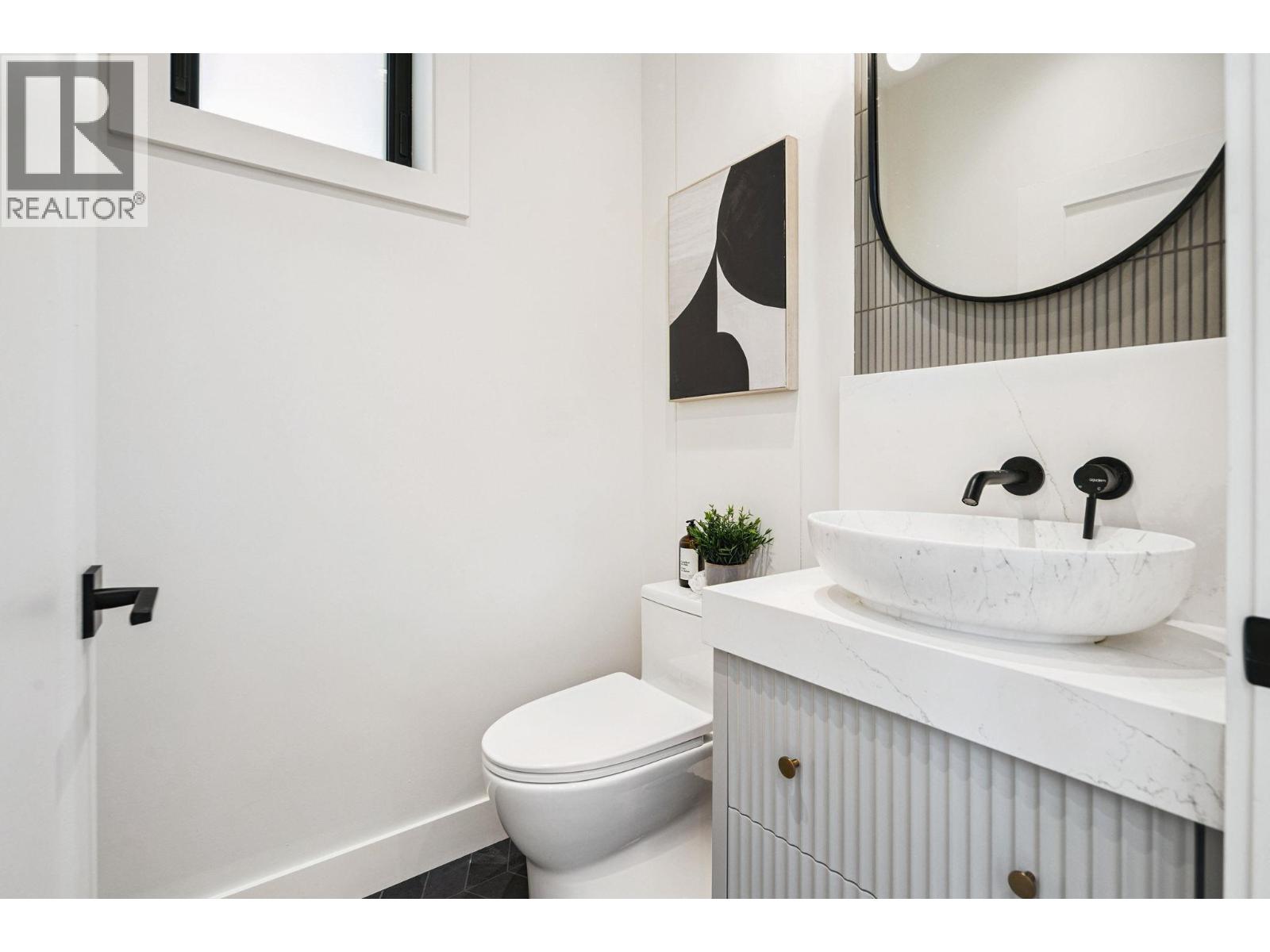 2 250 E 39TH AVENUE, Vancouver
