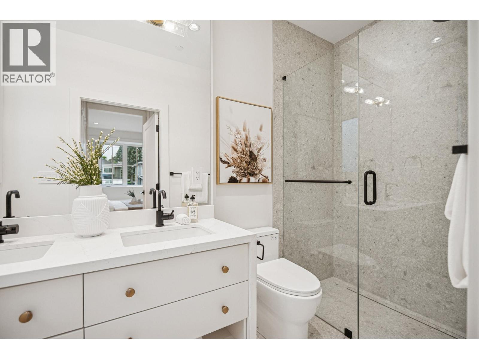 2 250 E 39TH AVENUE, Vancouver