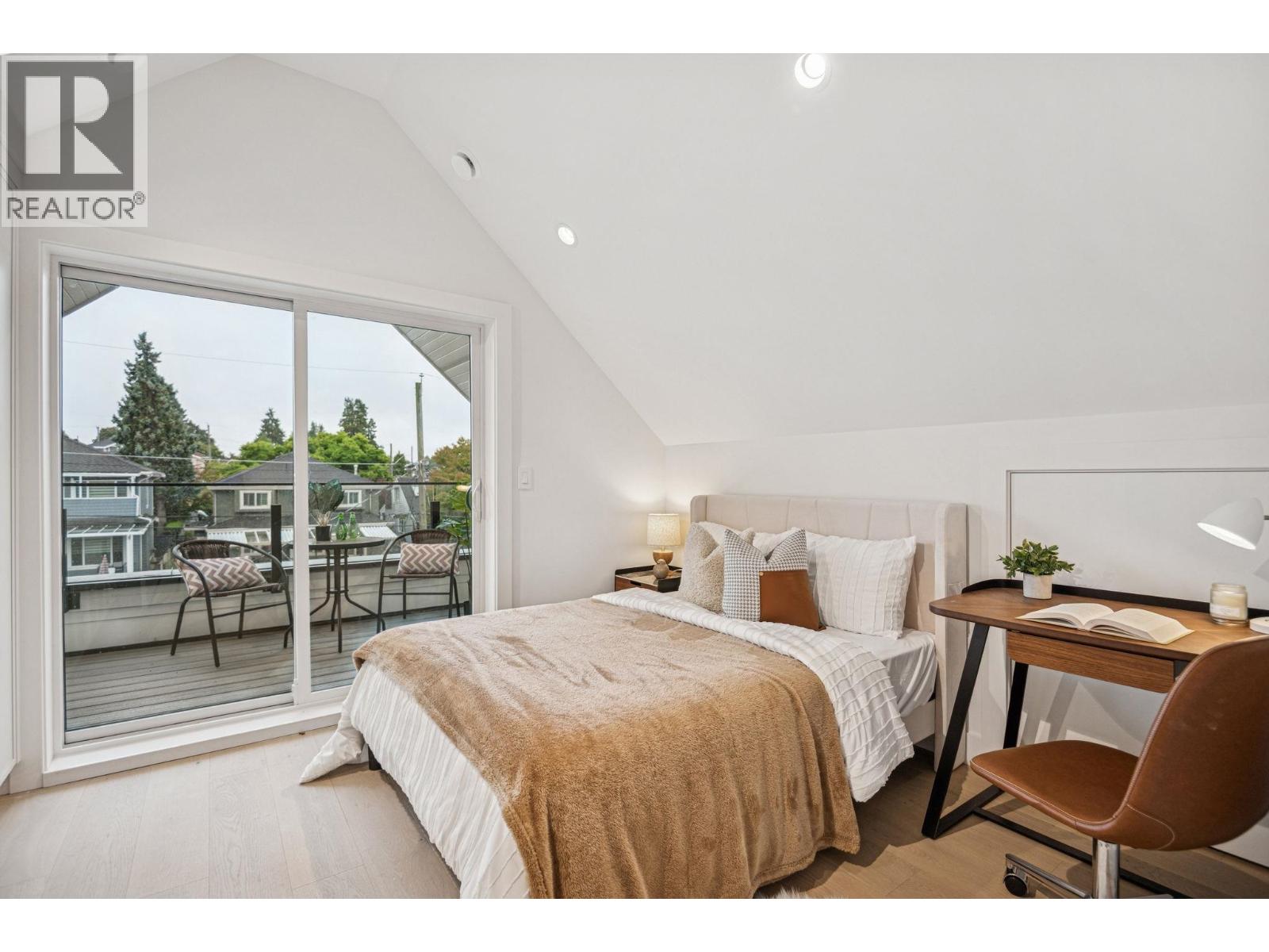 2 250 E 39TH AVENUE, Vancouver
