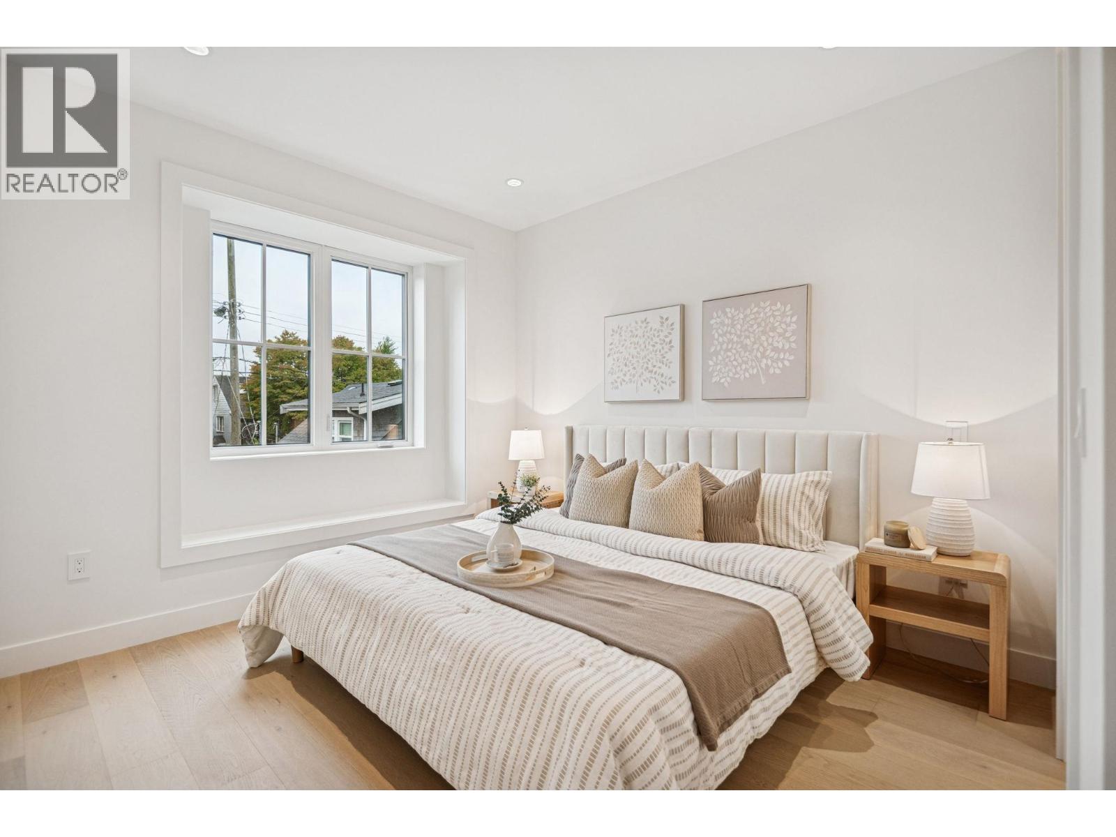 2 250 E 39TH AVENUE, Vancouver