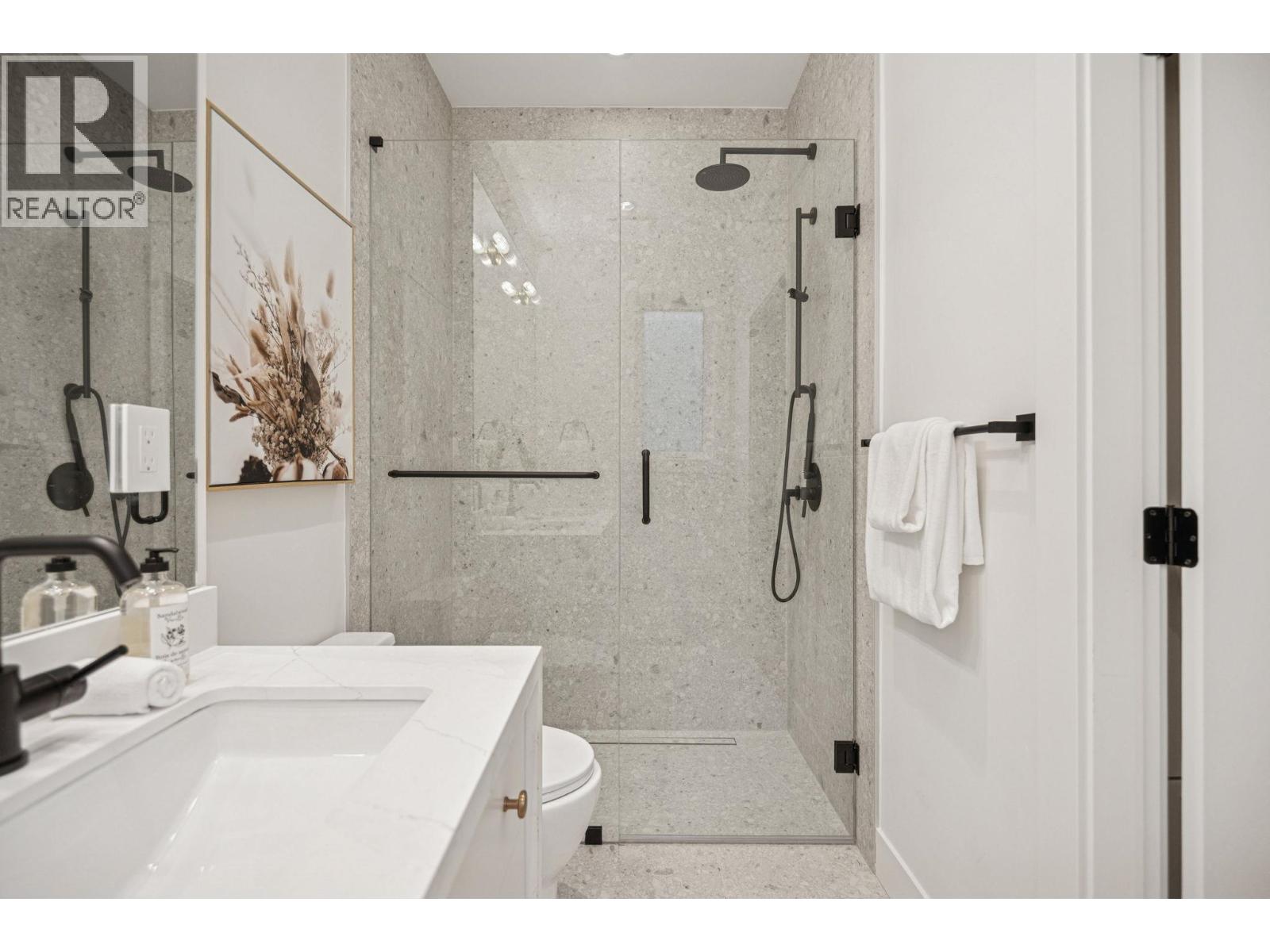 2 250 E 39TH AVENUE, Vancouver