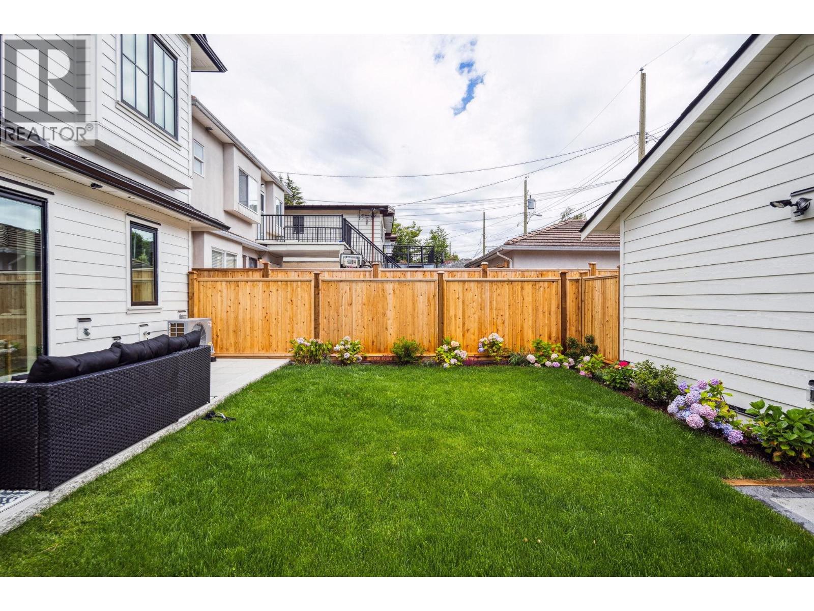 2 250 E 39TH AVENUE, Vancouver