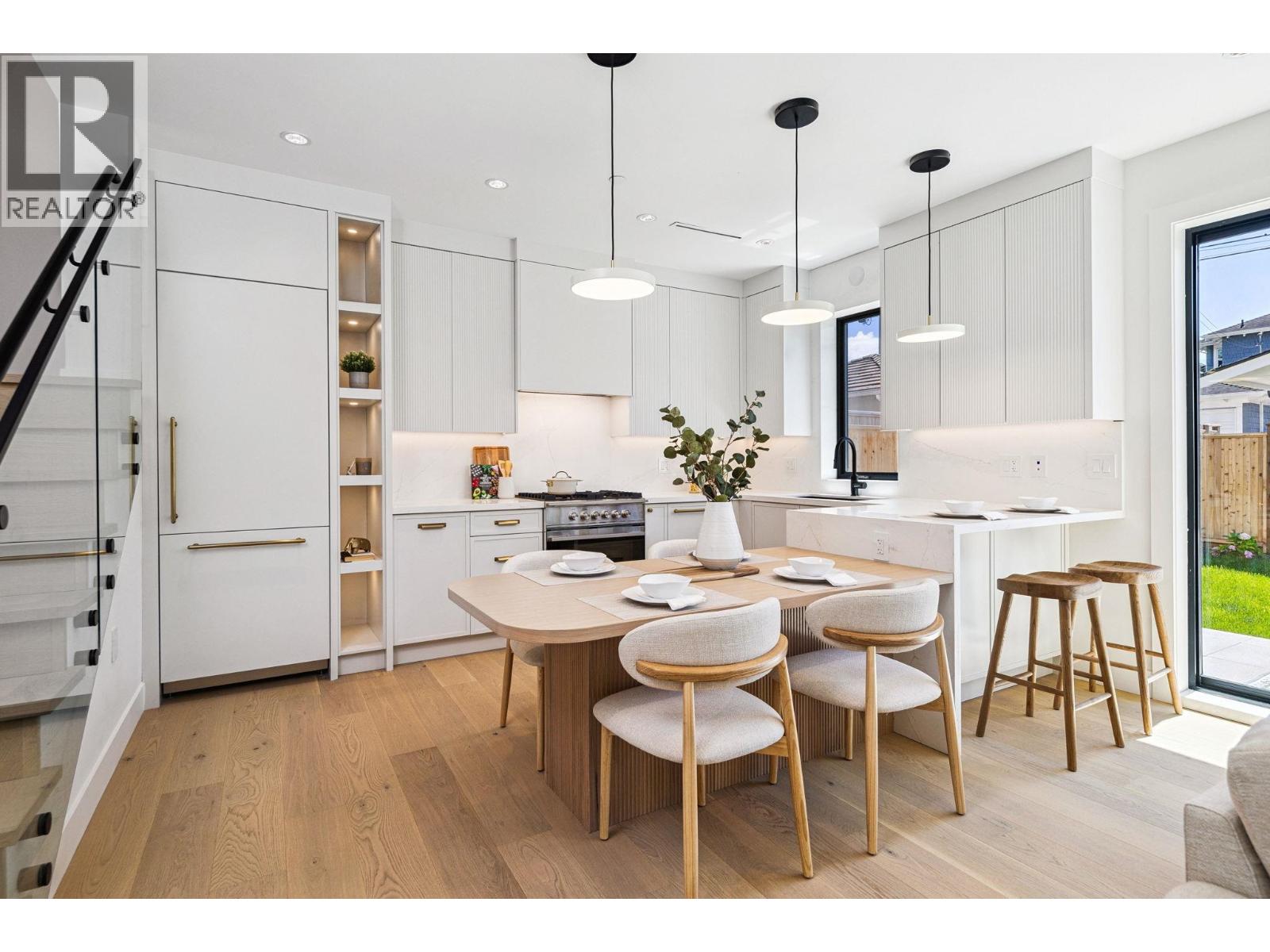 2 250 E 39TH AVENUE, Vancouver