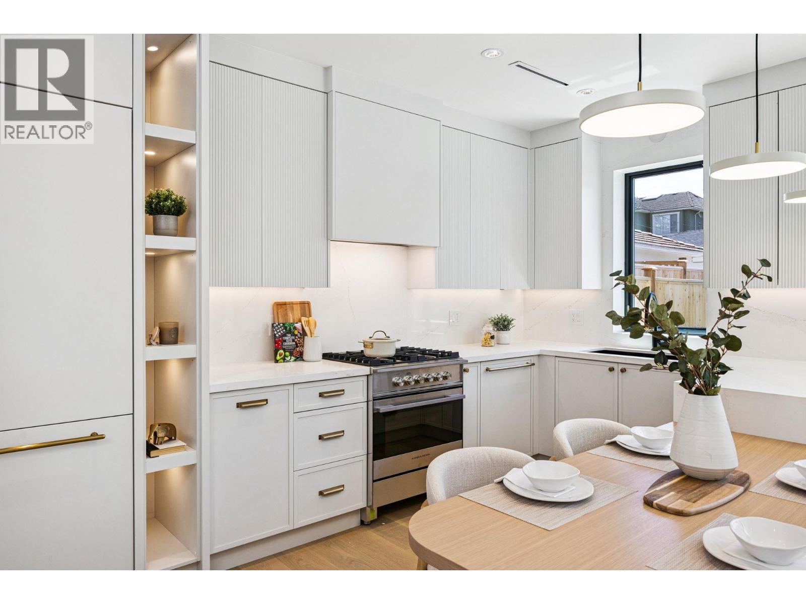 2 250 E 39TH AVENUE, Vancouver