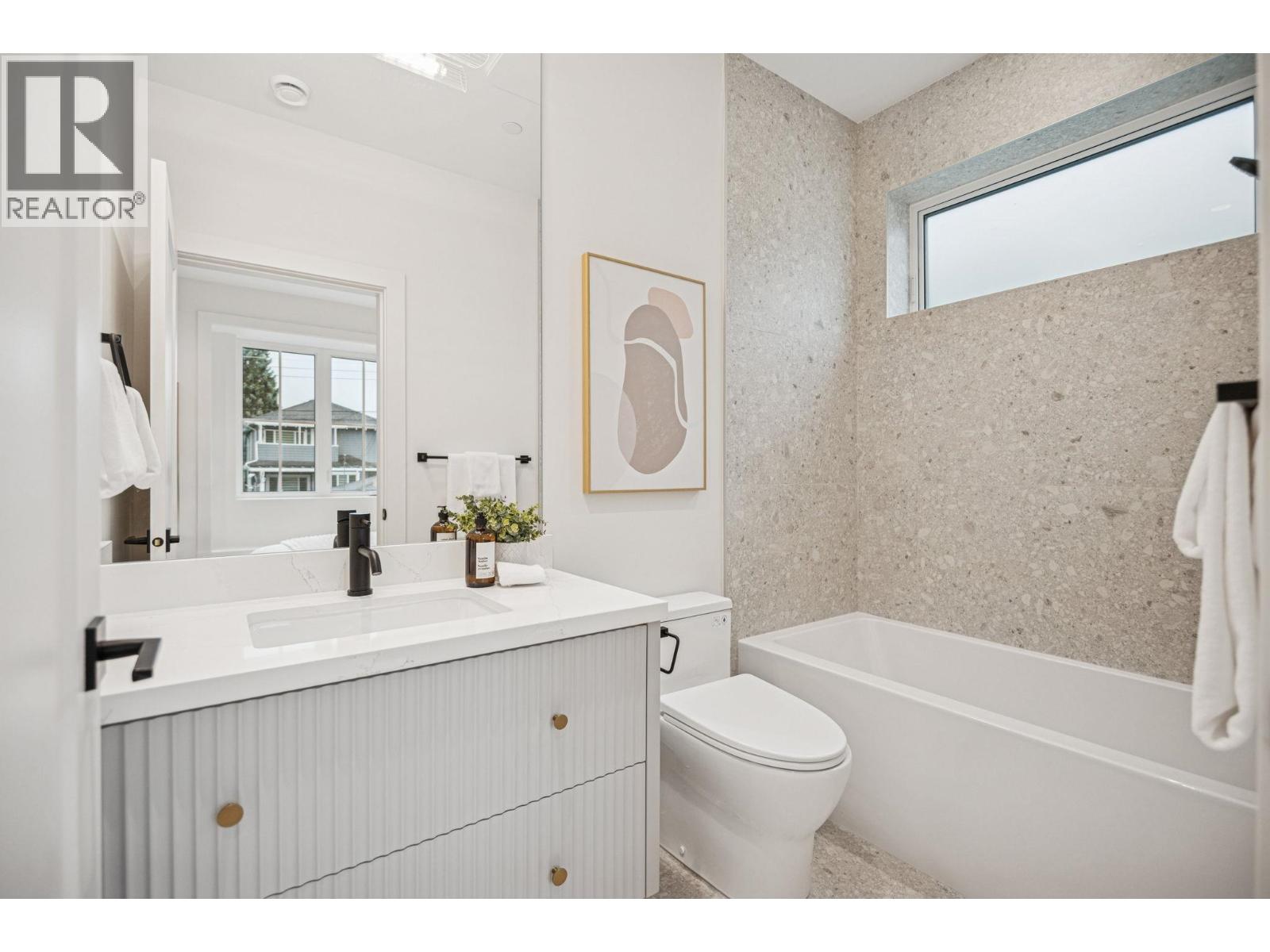 2 250 E 39TH AVENUE, Vancouver