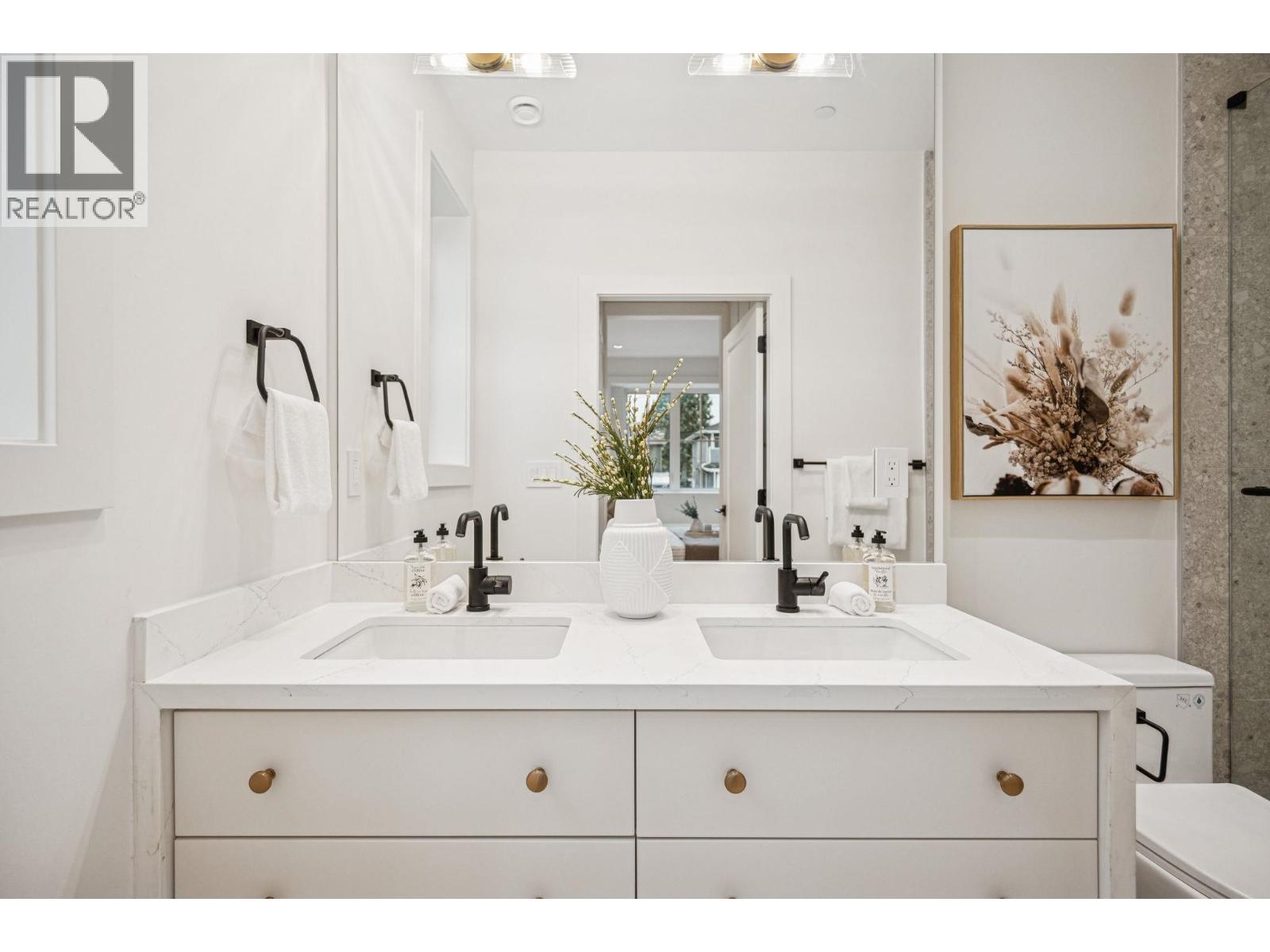 2 250 E 39TH AVENUE, Vancouver