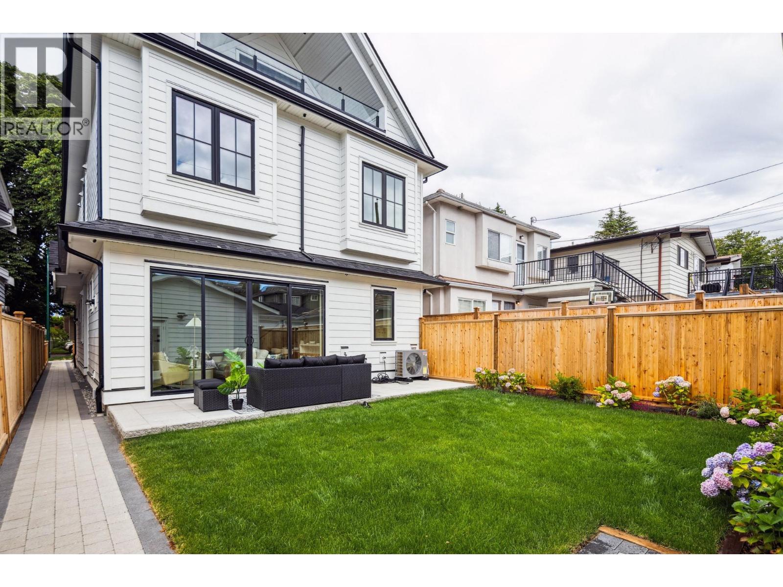 2 250 E 39TH AVENUE, Vancouver