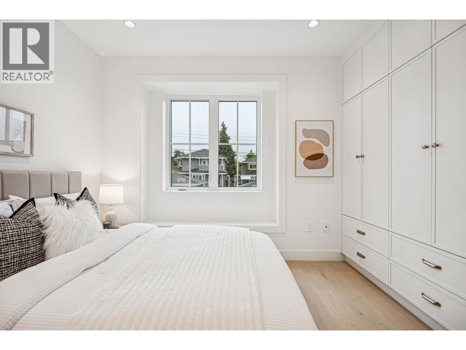 2 250 E 39TH AVENUE, Vancouver