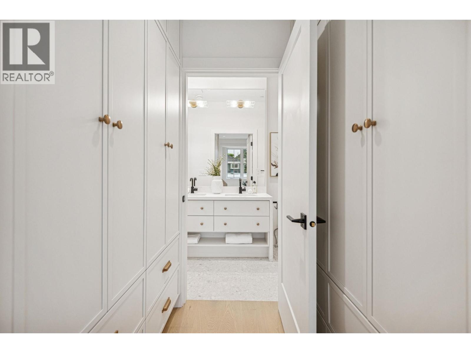 2 250 E 39TH AVENUE, Vancouver