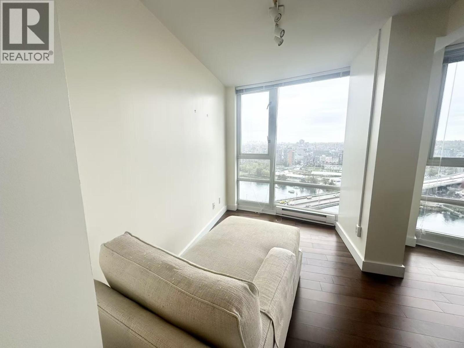 2806 1033 MARINASIDE CRESCENT, Vancouver
