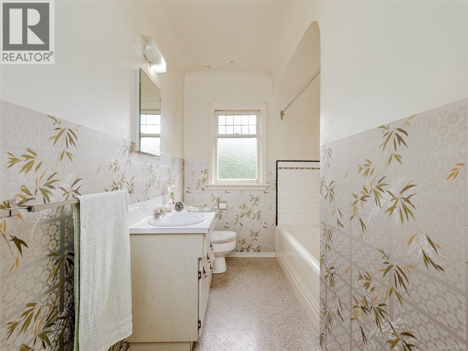  655 Linkleas Avenue, Oak Bay