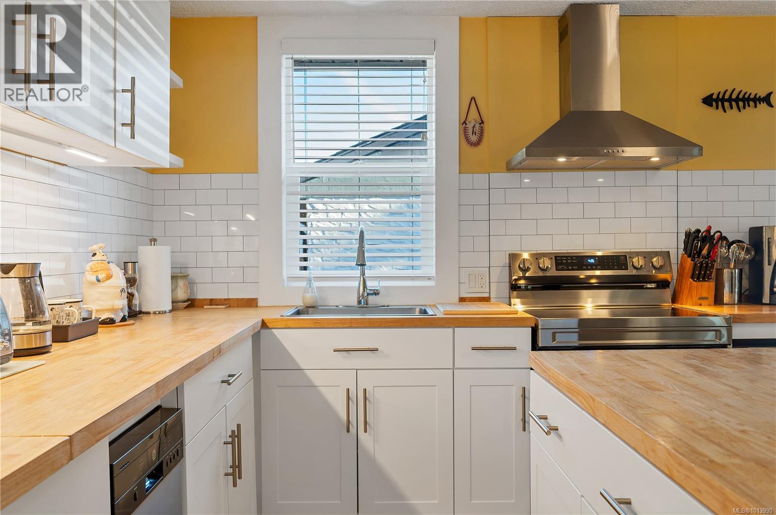 2237 Eardley Rd, Campbell River