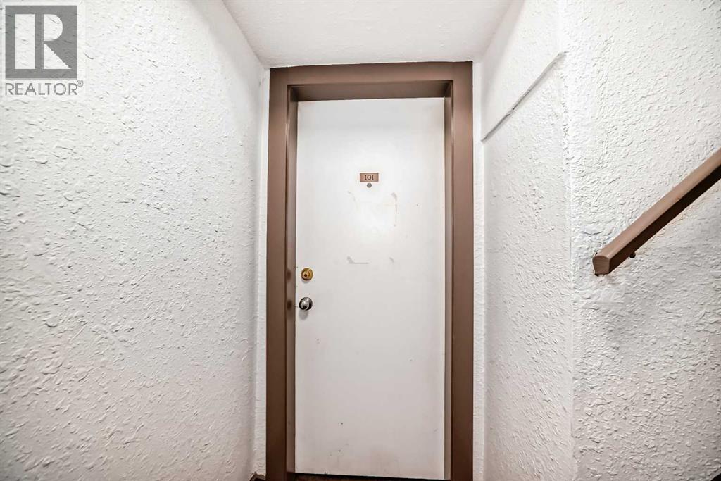 Single Family House for Sale in    Street SW Rosscarrock Calgary 