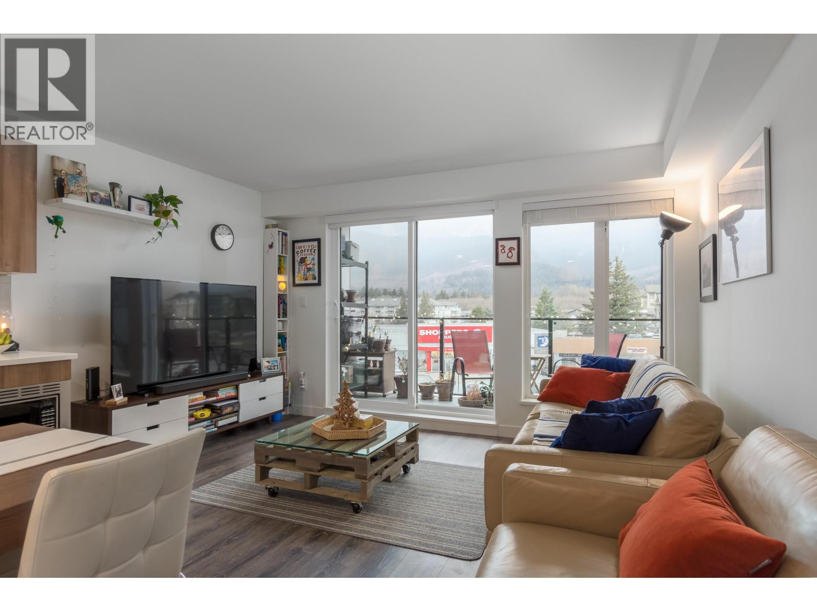304 1365 PEMBERTON AVENUE, Squamish