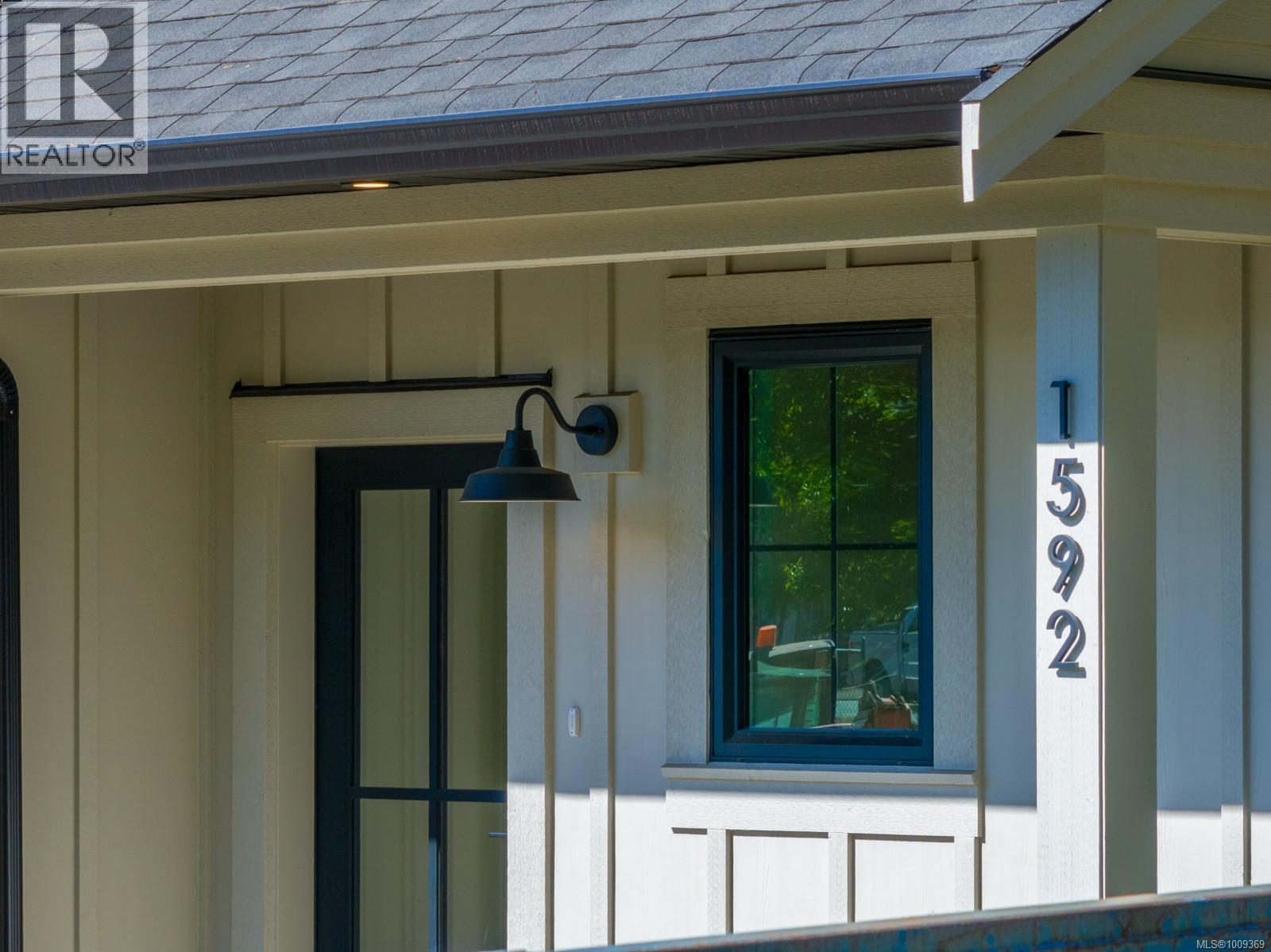 1592 Larsen Rd, Courtenay