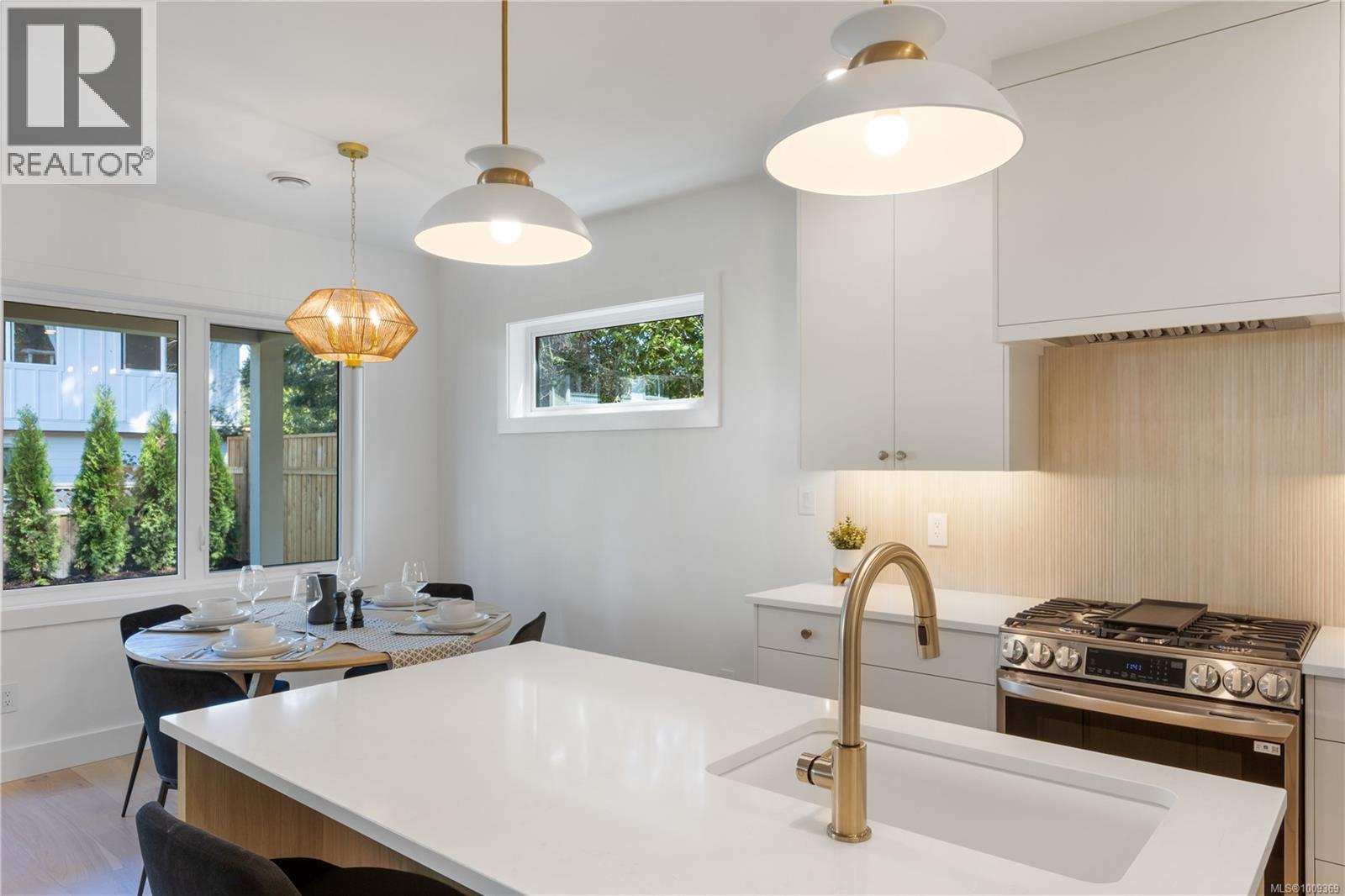 1592 Larsen Rd, Courtenay