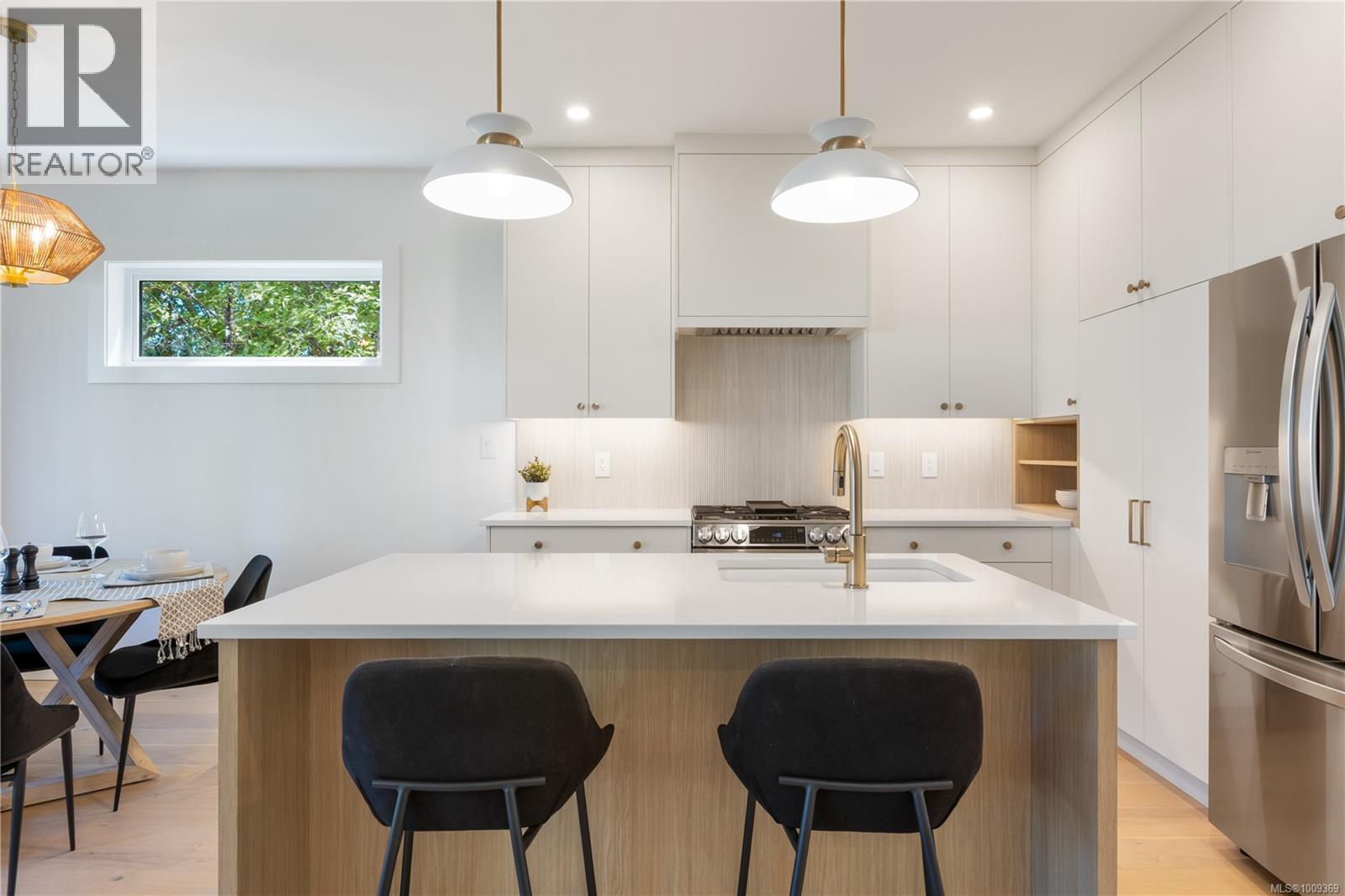 1592 Larsen Rd, Courtenay