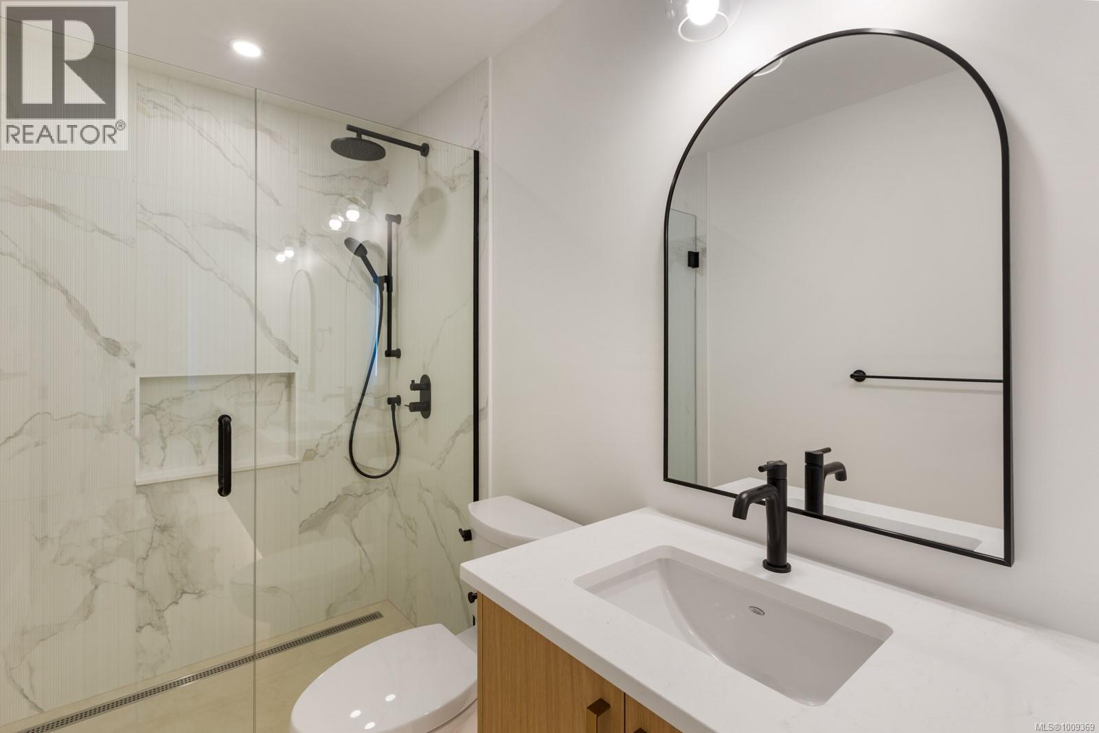 1592 Larsen Rd, Courtenay