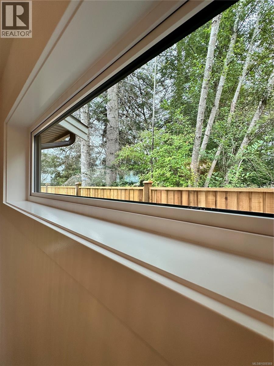1592 Larsen Rd, Courtenay