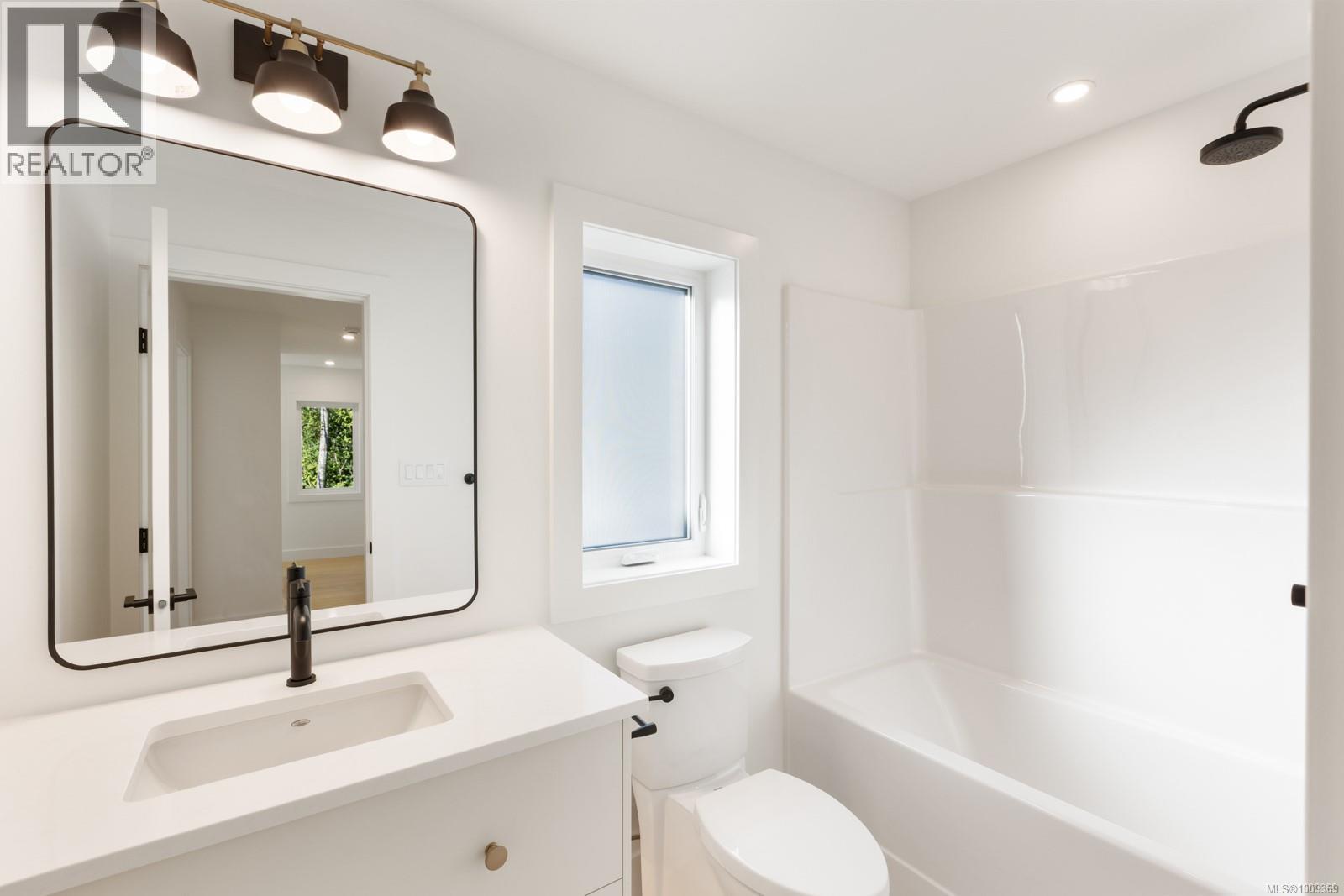 1592 Larsen Rd, Courtenay