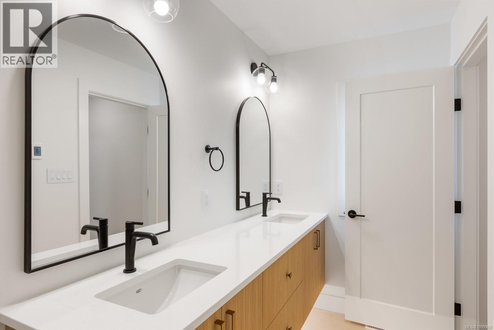 1592 Larsen Rd, Courtenay