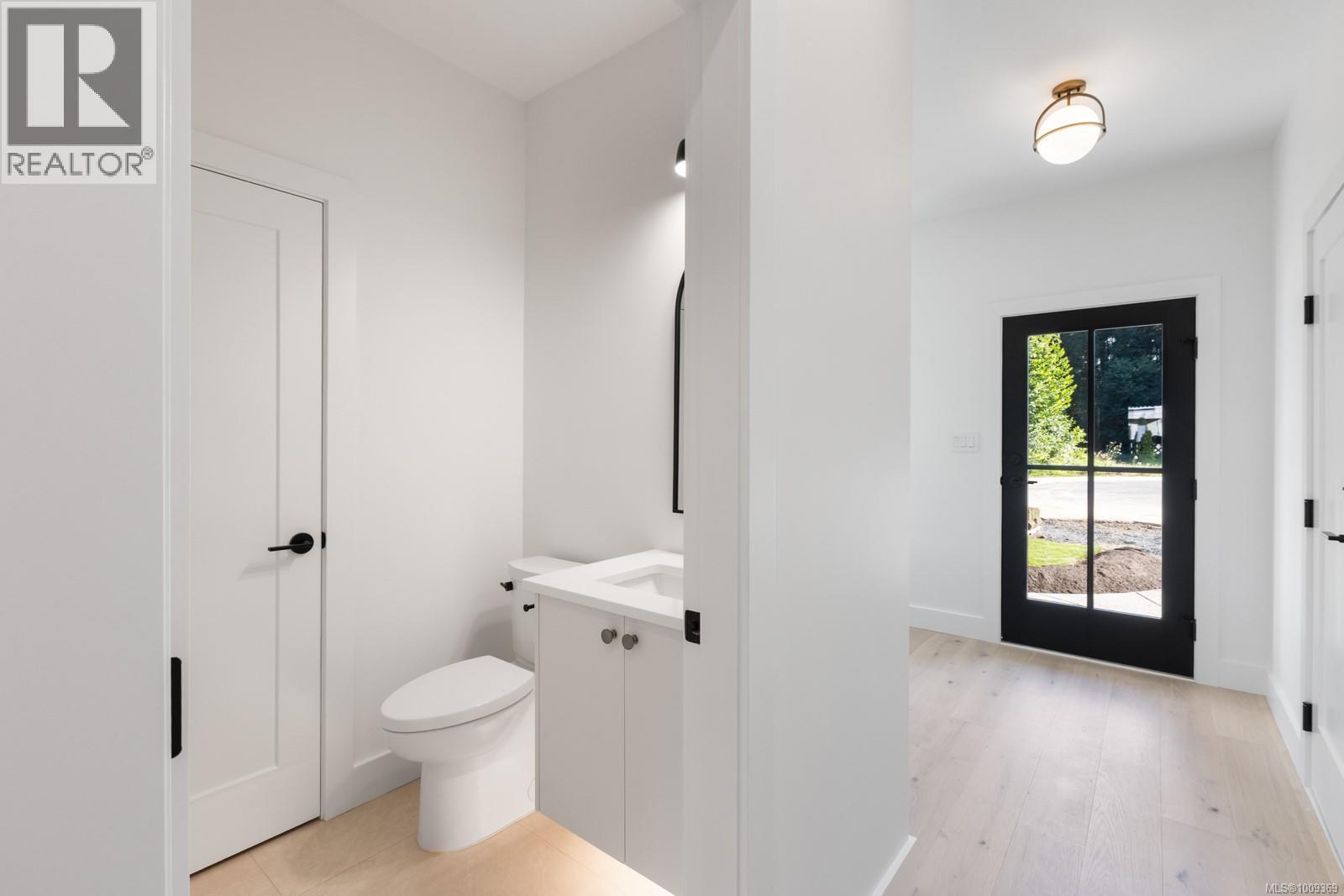 1592 Larsen Rd, Courtenay