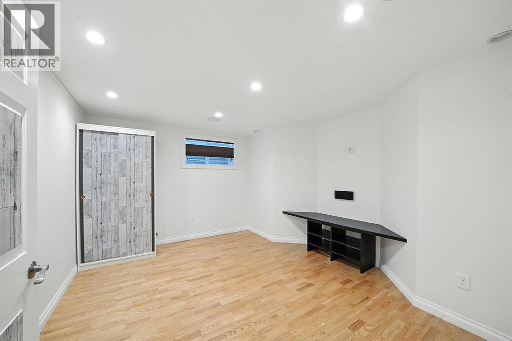 Single Family House for Sale in  Varsity Estates Gardens NW Varsity Calgary 