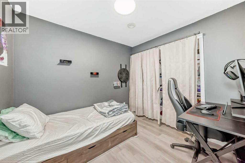 Single Family House for Sale in   VARSITY Drive NW Varsity Calgary 