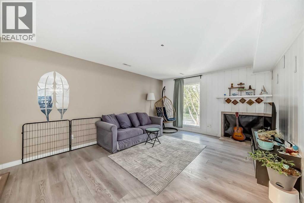 Single Family House for Sale in   VARSITY Drive NW Varsity Calgary 