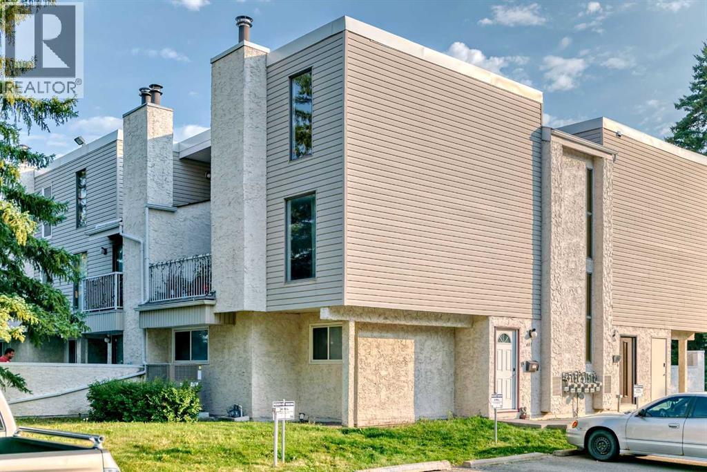 Single Family House for Sale in   VARSITY Drive NW Varsity Calgary 