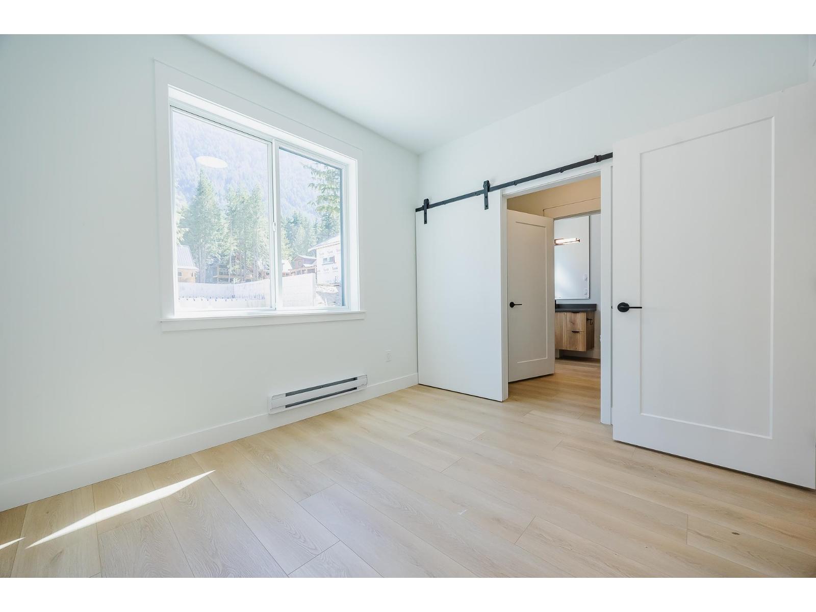 House in Sunshine Valley - Image 15