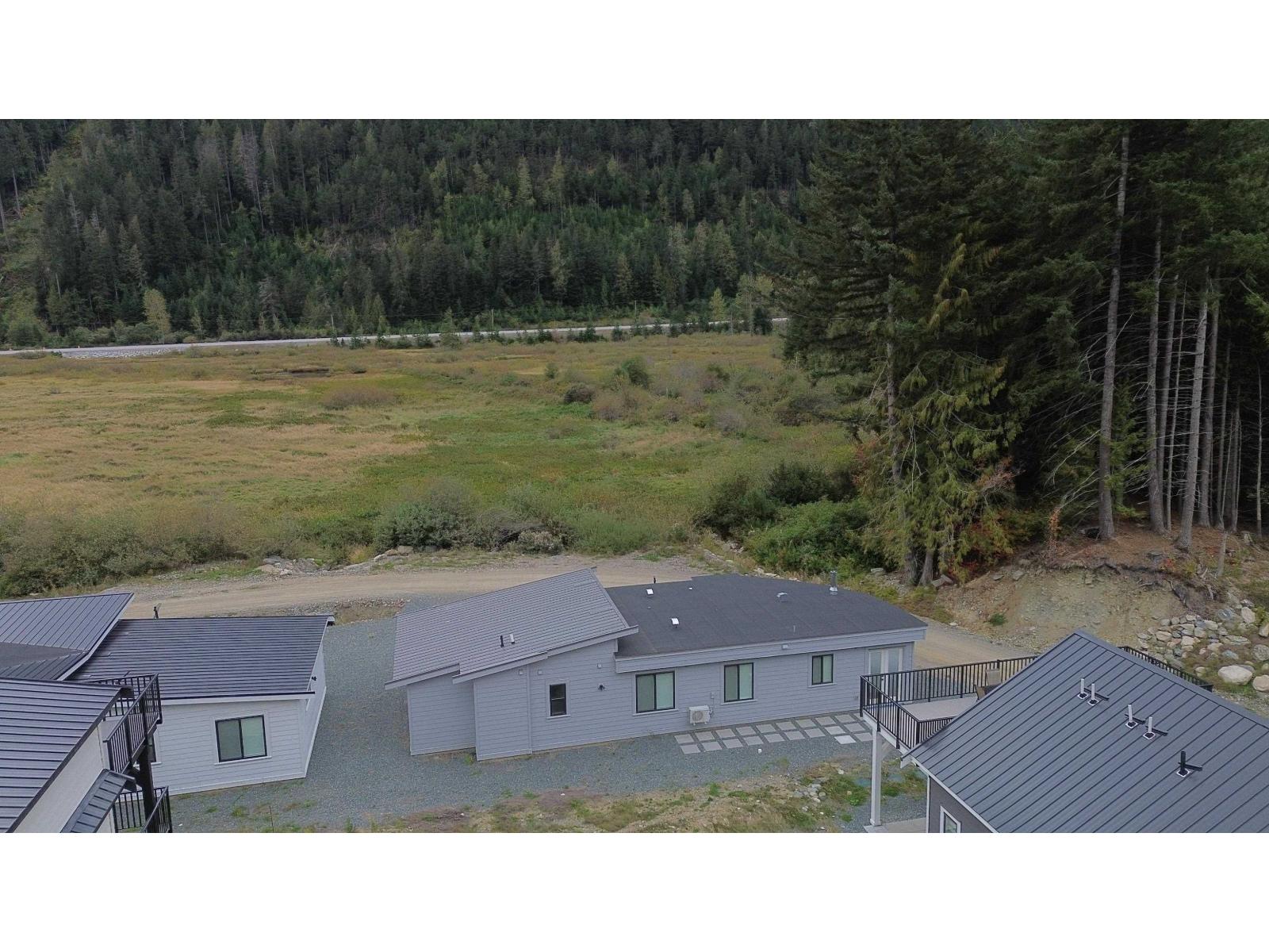 House in Sunshine Valley - Image 27