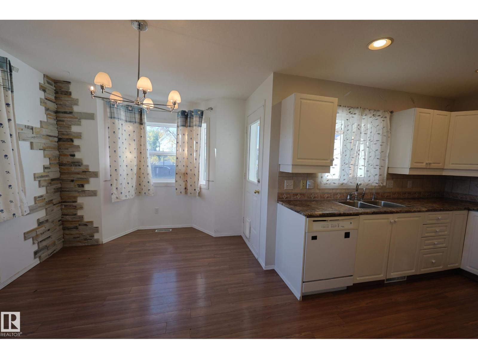 Single Family House for Sale in   ST NW Edmonton 