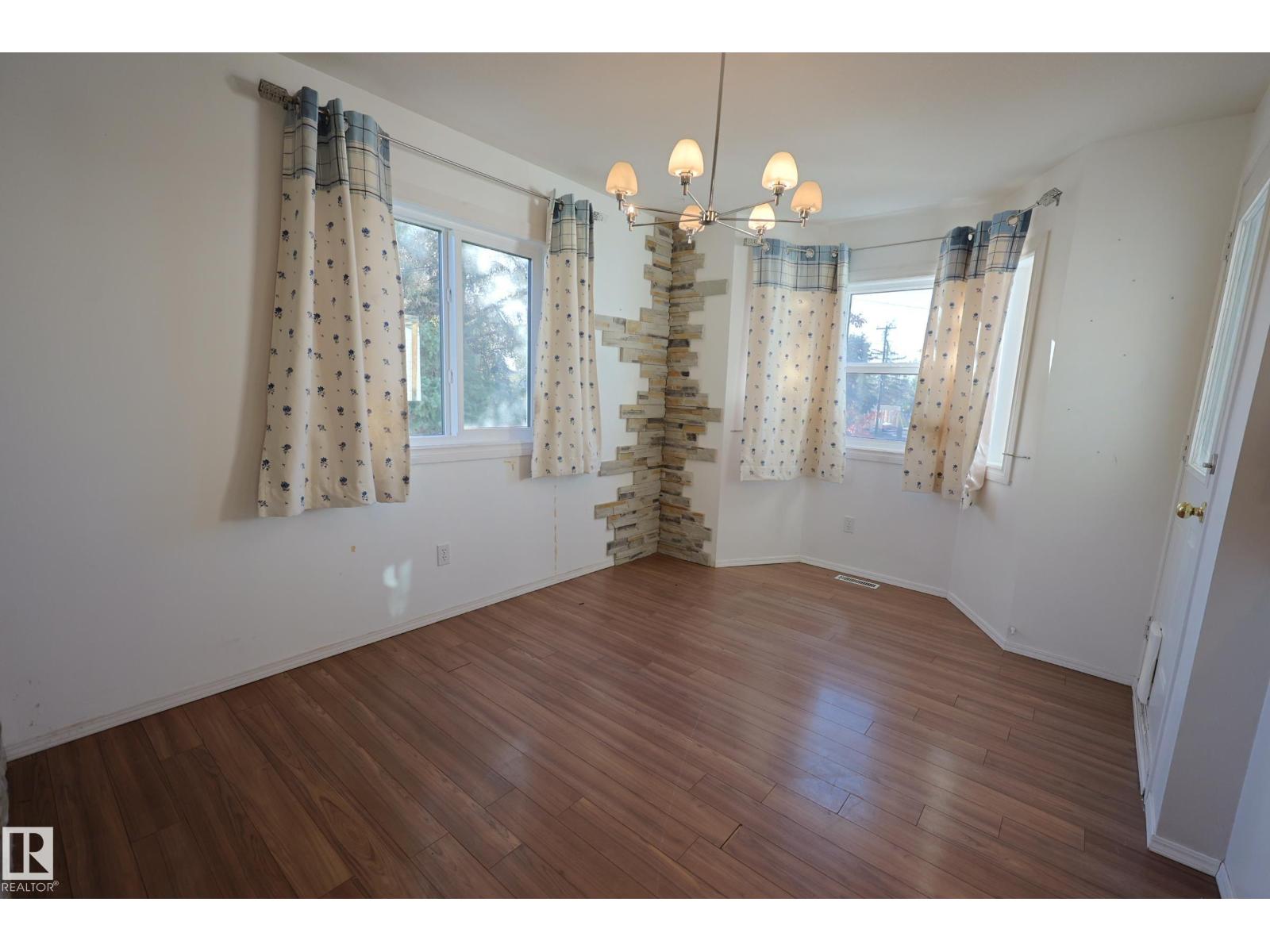 Single Family House for Sale in   ST NW Edmonton 