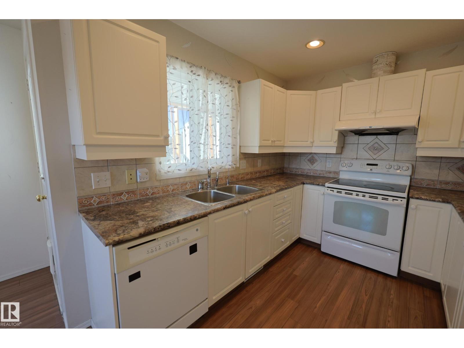 Single Family House for Sale in   ST NW Edmonton 