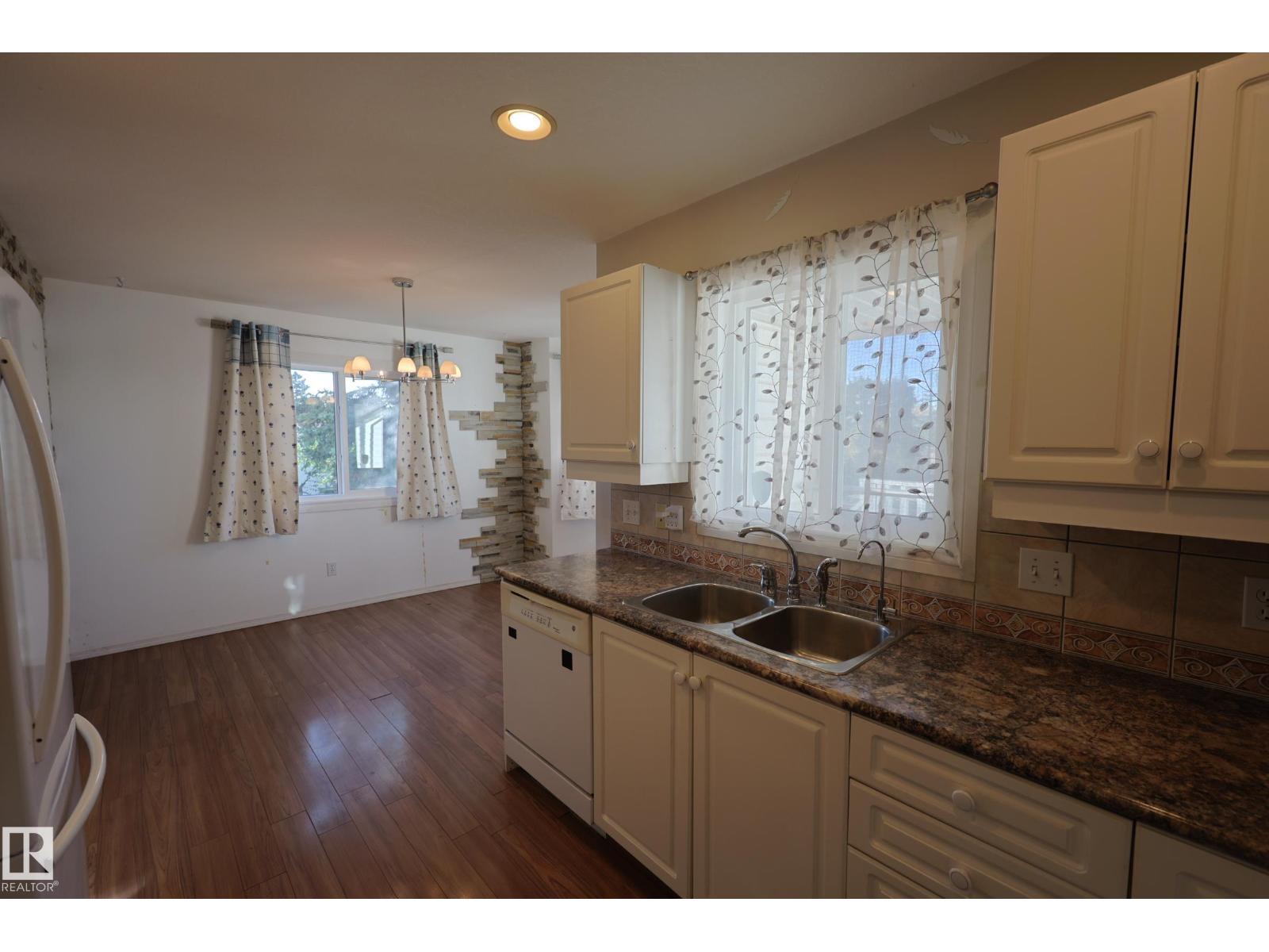 Single Family House for Sale in   ST NW Edmonton 