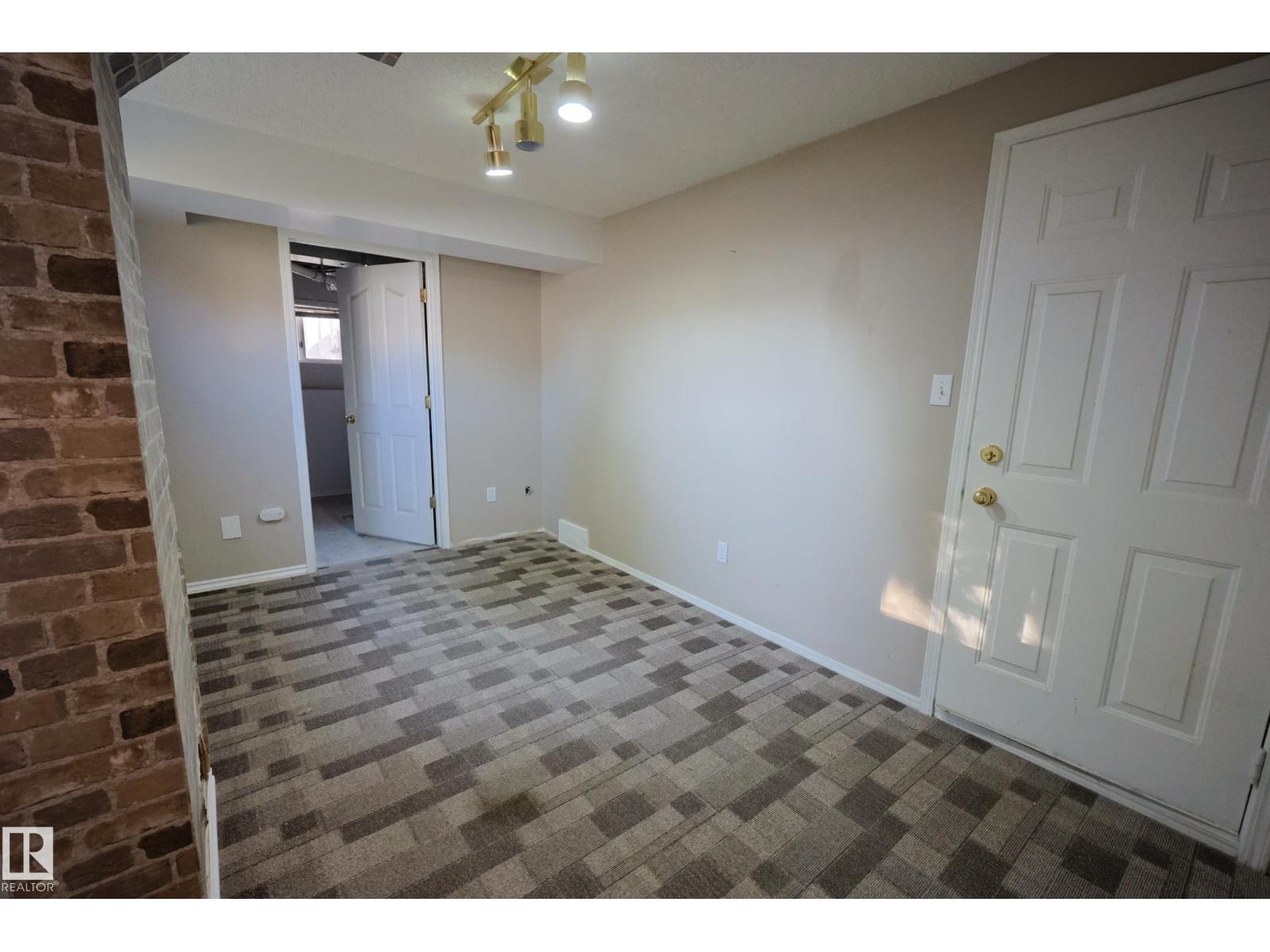 Single Family House for Sale in   ST NW Edmonton 